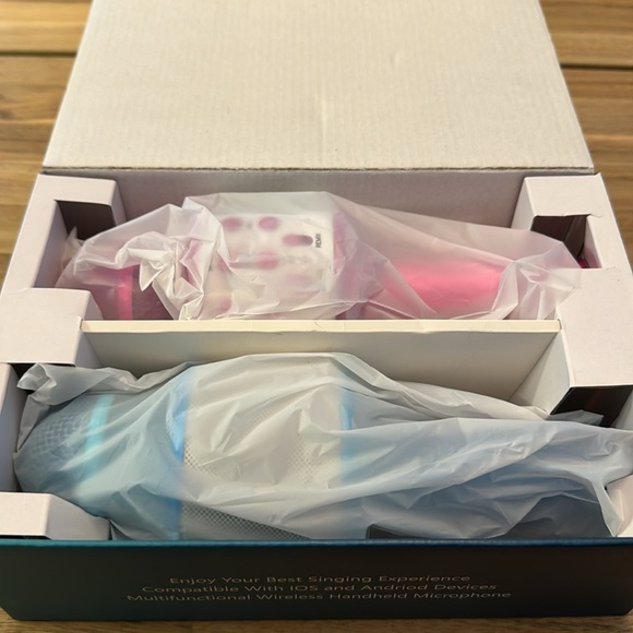 NWT! Set of 2 Wireless Bluetooth Microphones - Picture 6 of 8